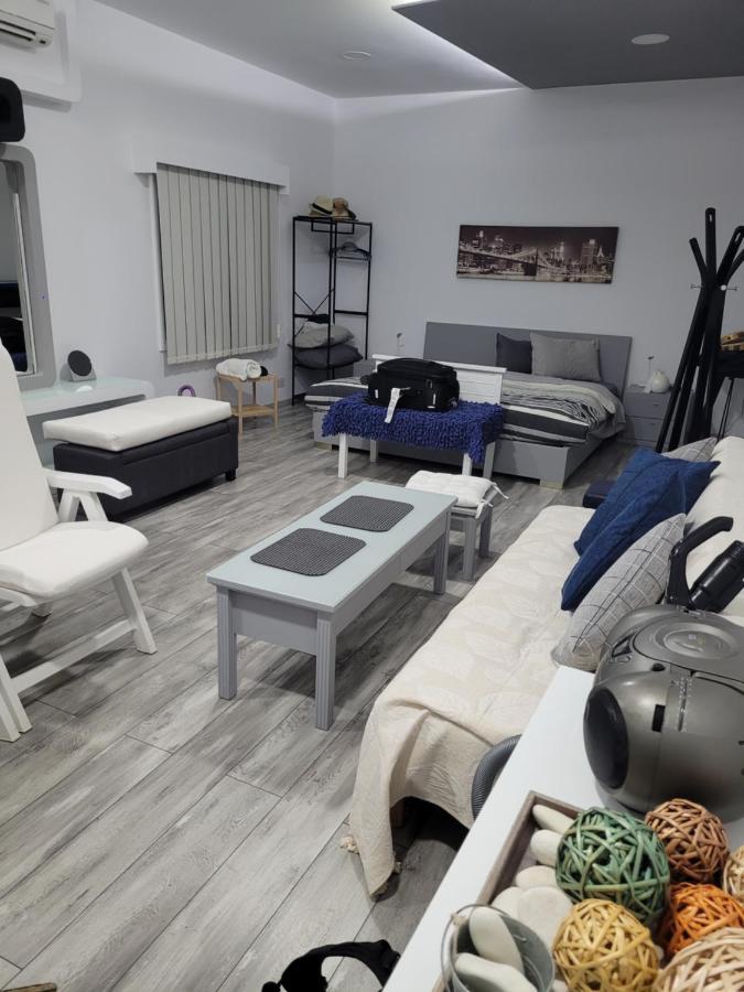 Deluxe Yiota'S Studio ! Хлоракас Экстерьер фото